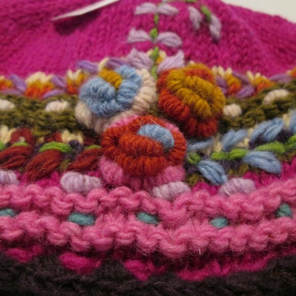 🌸🪶☮️Handcrafted Sadie Beanie – Made in Nepal - Picture 8 of 9